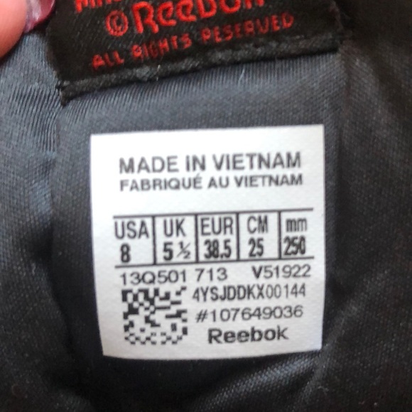 Size 8 Reebok’s - Picture 6 of 7